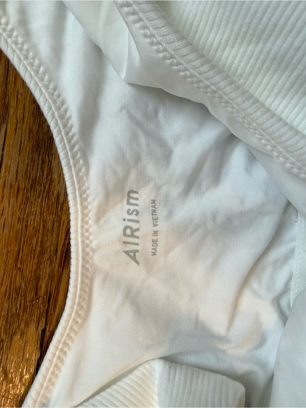 Uniqlo Airism White Short Sleeve Ribbed Tee - Picture 2 of 3